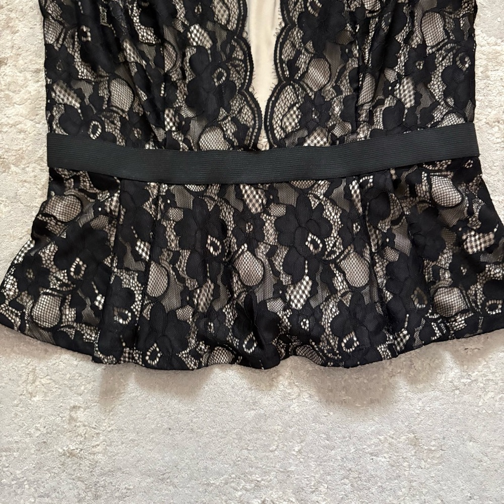 Suzy Shier Black Lace Peplum Sleeveless Top Size Medium - Picture 4 of 9